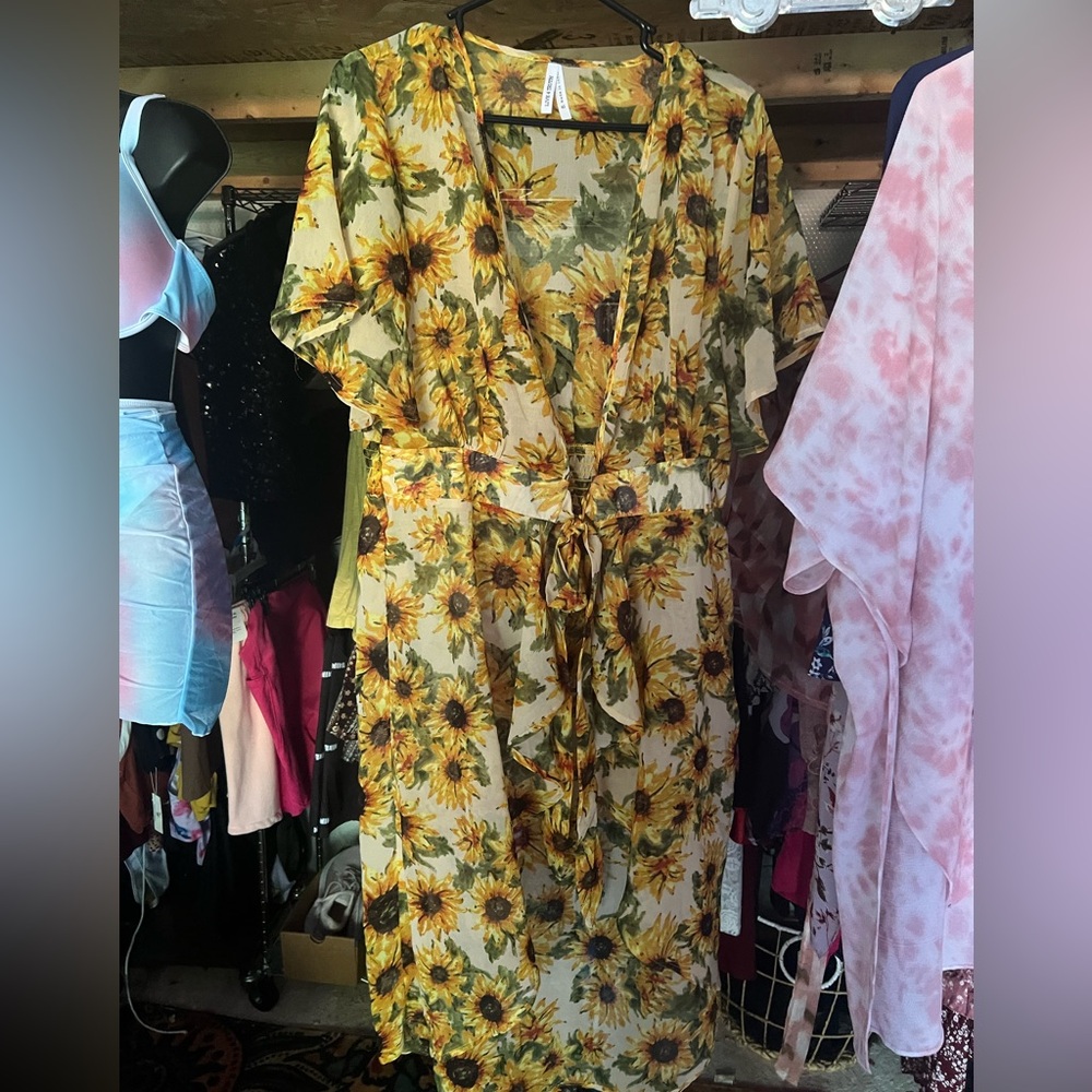 Beautiful sunflower kimono with ruffle detail and tie front boho style